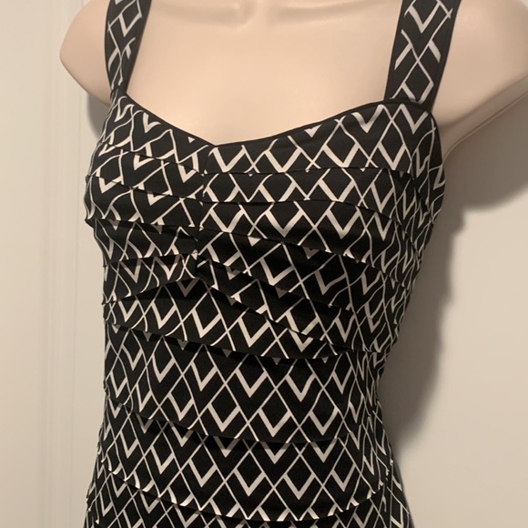 Black and white geo print tiered top from WHBM Sz LARGE - Picture 2 of 6